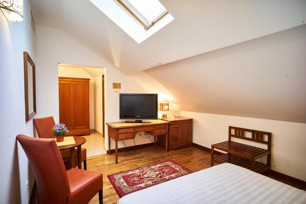 Cozy Attic Room VI Bucarest Exterior foto